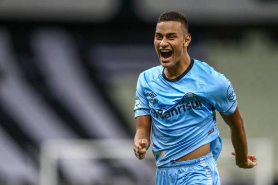 Destaque da partida, Everton deu o passe para o gol gremista em Fortaleza