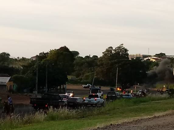Brigada Militar desobstrui trevo da RS 342 em Independência - foto 2