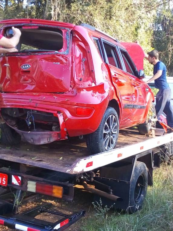 Saída de pista deixa 

três jovens feridos na RS 342 em Independência - foto 3
