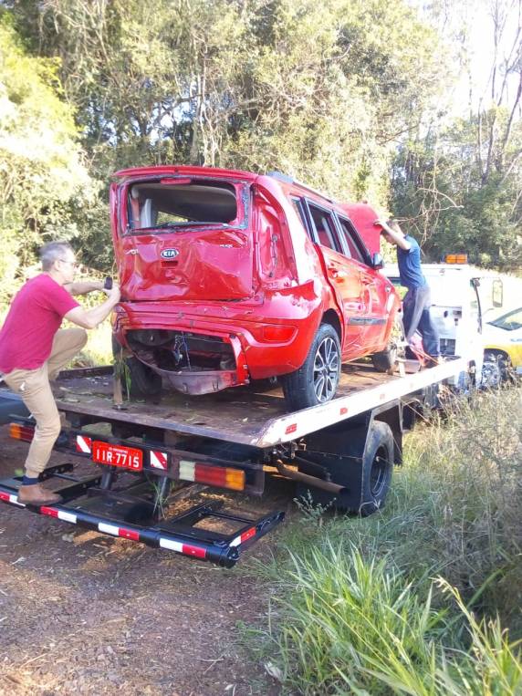 Saída de pista deixa 

três jovens feridos na RS 342 em Independência - foto 4