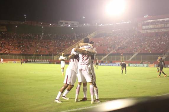 Nico López fez o gol da vitória em Salvador aos 48 do segundo tempo