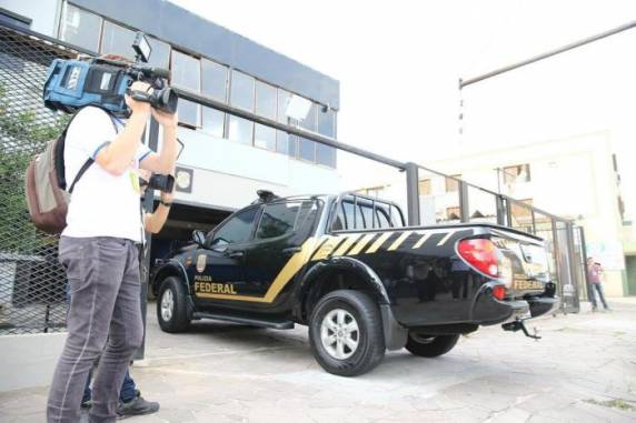 Esta é a primeira prisão por 

interferência empresarial em todo o país desde o início da greve dos caminhoneiros. Transportador teria ameaçado motoristas nos bloqueios em rodovias gaúchas