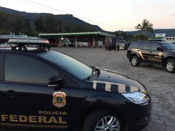 Esta é a primeira prisão por 

interferência empresarial em todo o país desde o início da greve dos caminhoneiros. Transportador teria ameaçado motoristas nos bloqueios em rodovias gaúchas