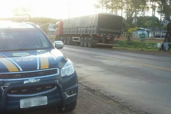 Veículo transitava de forma irregular pela BR 285 quando foi abordado pela PRF