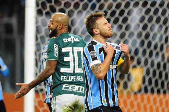 Willian marcou duas vezes