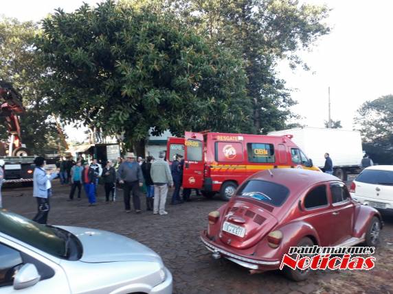 VÍDEO: bombeiros resgatam mulher que subiu em árvore em
Três de Maio - foto 6