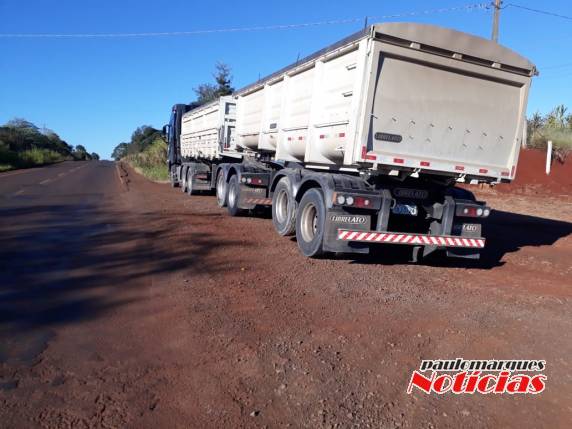 Colisão envolve automóvel e caminhão bitrem na RS 342 em Três de Maio - foto 3
