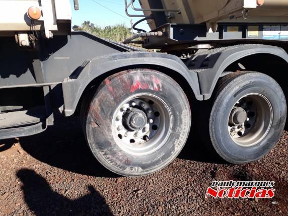 Colisão envolve automóvel e caminhão bitrem na RS 342 em Três de Maio - foto 2