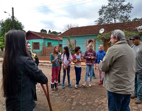 Prefeitura realiza plantio
de 300 mudas - foto 7