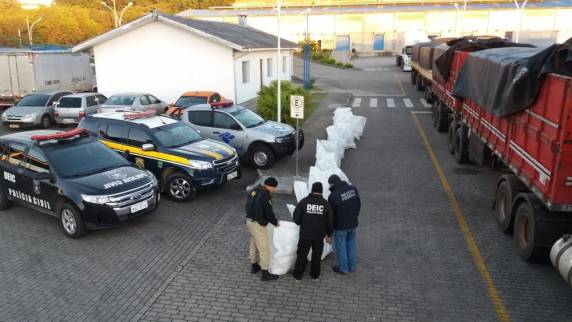 Motorista foi preso em flagrante após veículo 

apresentar falha mecânica e parar no acostamento