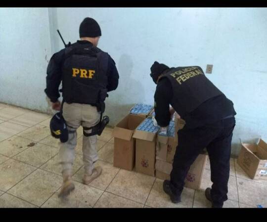 Ação é realizada no Rio Grande 

do Sul, em Santa Catarina e no Paraná, pela PF e PRF. Desde o início das investigações, foram apreendidos mais de 1,4 milhão de maços; PF estima R$ 10 milhões em prejuízos aos cofres 

públicos