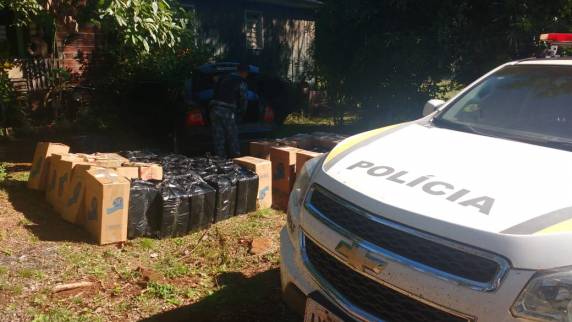 Brigada Militar apreende veículo com 39 mil
maços de cigarros em Porto Lucena - foto 2