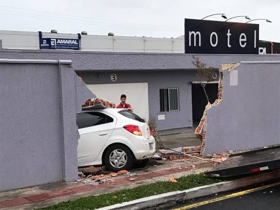Motorista fugiu do local e deixou passageiro 

que relatou à PM embriaguez ao volante