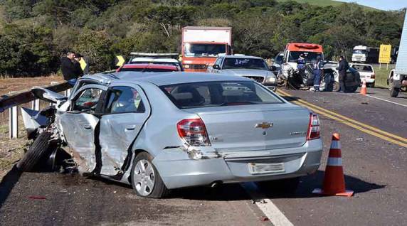 Acidente entre 3 veículos deixa uma pessoa morta na BR-386 - foto 2