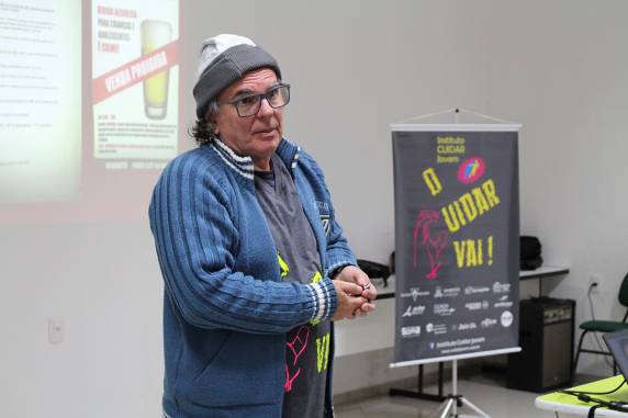 Presidente do Instituto
Cuidar Jovem palestra para pais e alunos da Setrem - foto 3