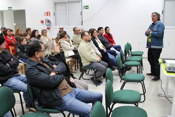 Marcos Daudt promoveu um momento de reflexão sobre o 

consumo de bebidas alcoólicas e de drogas por adolescentes em festas