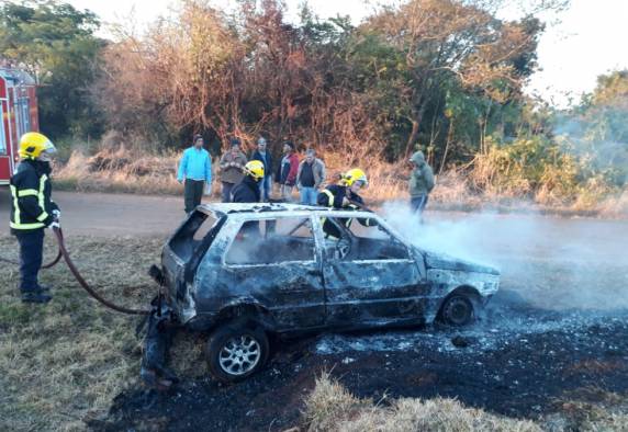 Incêndio consome veículo na BR 285 - foto 5