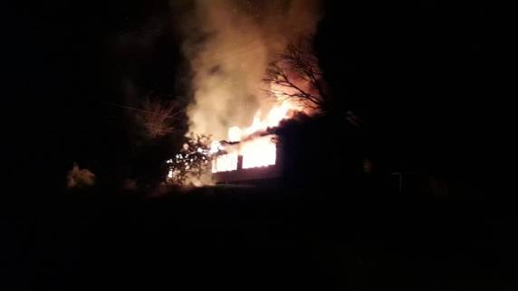 Escola desativada é destruída por incêndio no interior de Três de Maio - foto 7