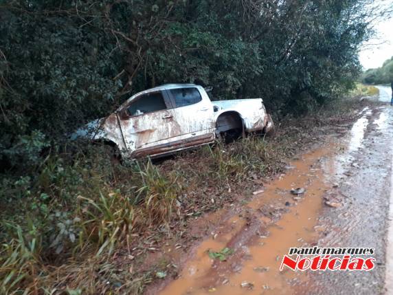Saída de pista deixa dois feridos na RS 342 em 

Independência - foto 2