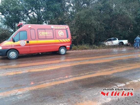 Saída de pista deixa dois feridos na RS 342 em 

Independência - foto 3