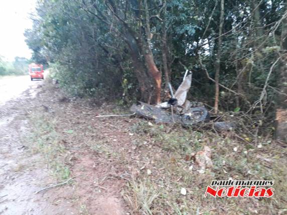 Saída de pista deixa dois feridos na RS 342 em 

Independência - foto 4