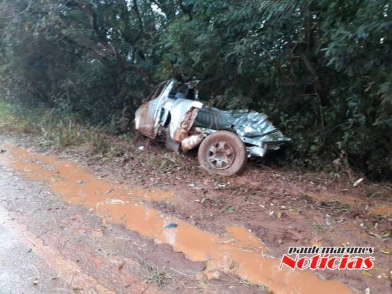 Saída de pista deixa dois feridos na RS 342 em 

Independência - foto 7