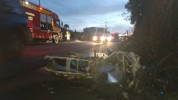Duas pessoas morrem em acidente entre carro e moto em 

Videira - foto 2