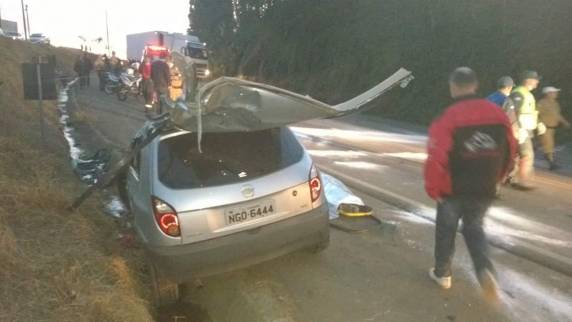 Duas pessoas morrem em acidente entre carro e moto em 

Videira - foto 5