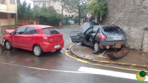 Motorista fica ferido em colisão em Passo
Fundo - foto 3