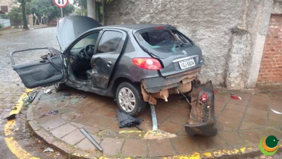 Motorista fica ferido em colisão em Passo
Fundo - foto 4