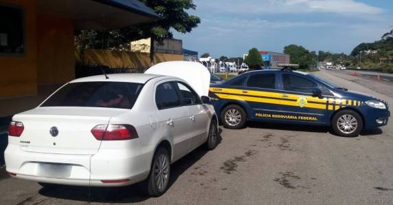 PRF recupera carro roubado e prende foragido da prisão na BR 101 em Biguaçu - foto 3