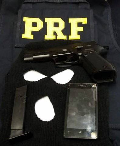 PRF recupera carro roubado e prende foragido da prisão na BR 101 em Biguaçu - foto 4