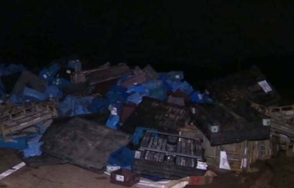 Acidente mata três pessoas e deixa três
feridos na BR-101 - foto 5