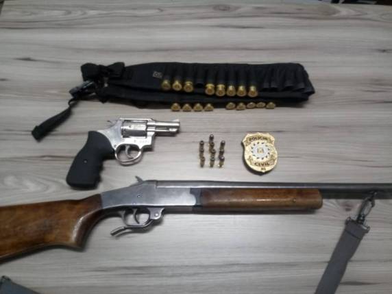 Operação da Policia Civil de Santo Ângelo realiza prisão em
flagrante em Entre-Ijuis, e apreensões de armas - foto 3