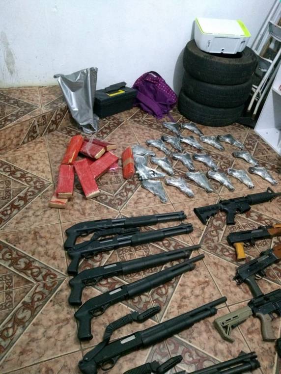 Polícia Civil faz grande apreensão de armas em Estrela - foto 6