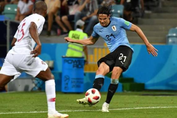 Centroavante do PSG marcou duas vezes no 2 a 1 de seu país, que enfrentará a França nas quartas de final