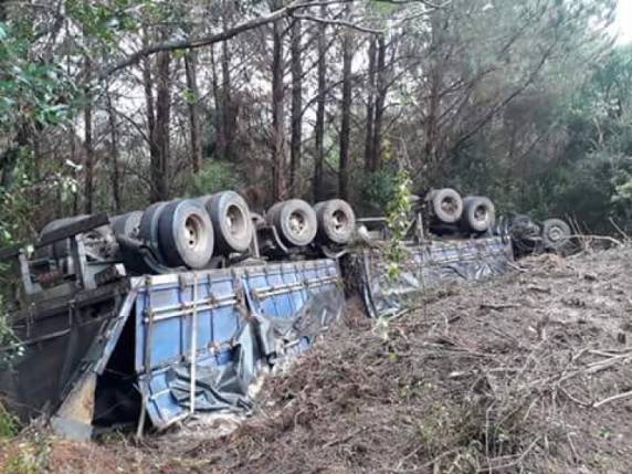Acidente envolve dois caminhões na BR 287 em Jaguari - foto 2