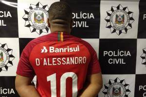 Polícia localizou alçapão que 

seria para eventual fuga no telhado da casa na Zona Leste