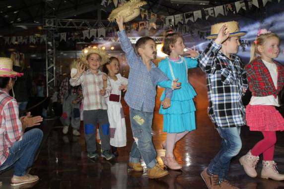 CRAS Bem Viver, EMEI Paraíso da Criança e ACPM da escola realizam Noite da Família - foto 2