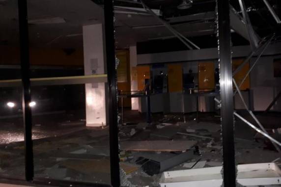 Criminosos explodem banco e promovem apagão em Canguçu - foto 3