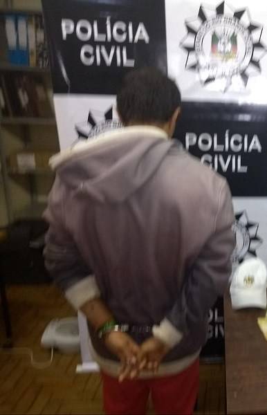 Jovem é 

preso com drogas em Inhacorá - foto 4