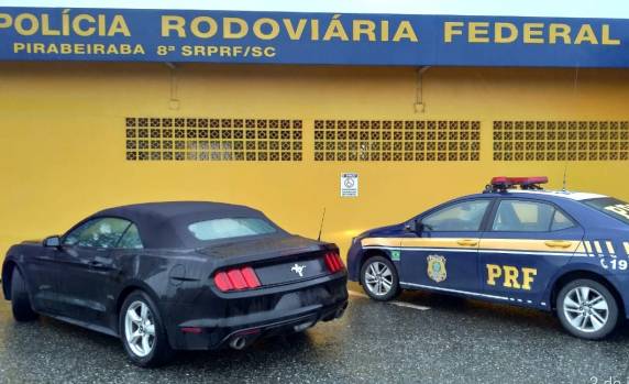 PRF apreende esportivo de luxo importado irregularmente na BR 101 em Joinville - foto 2