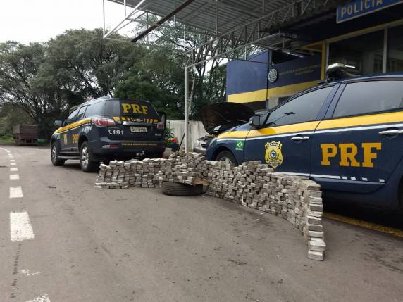 PRF apreende 150 kg de maconha e recupera veículo furtado em Santa Maria - foto 3