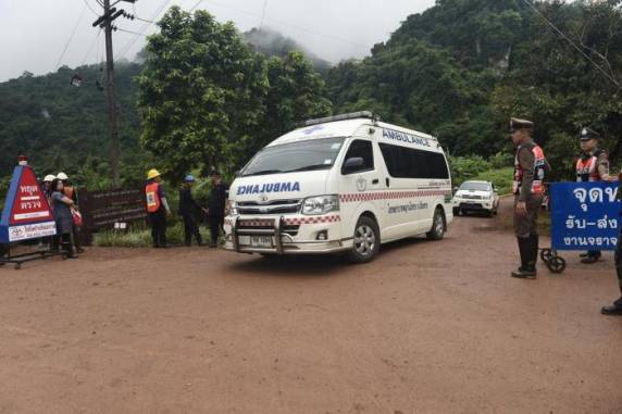 Resgate dos 12 jovens e do técnico de futebol deles começou neste domingo