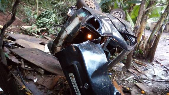 O 

condutor, Joendres Oliveira de Quadros (28), morador do bairro Canabarro, em Teutônia, morreu no local