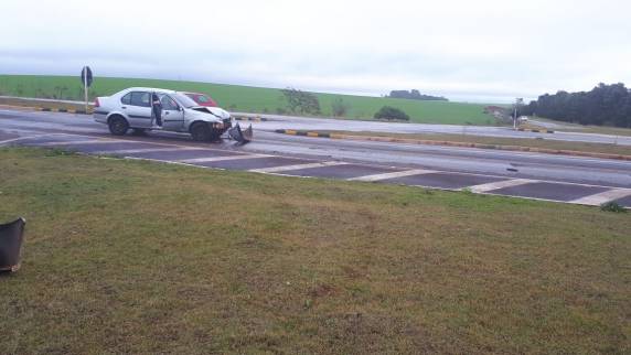 Acidente envolve dois veículos na BR 468 - foto 3