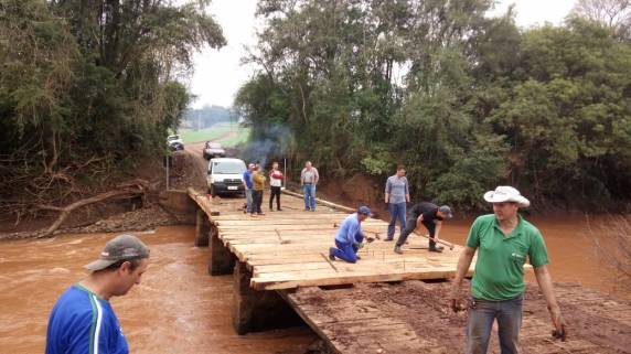 Ponte sobre o Rio Inhcaorá entre São José e Boa Vista é reformada - foto 2