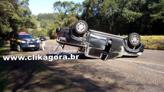Caminhonete capota depois de colidir com caminhão na BR 386 - foto 3
