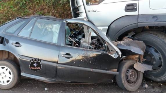 Três pessoas morrem em grave acidente com carro de Xanxerê na 282 em Faxinal dos Guedes - foto 2
