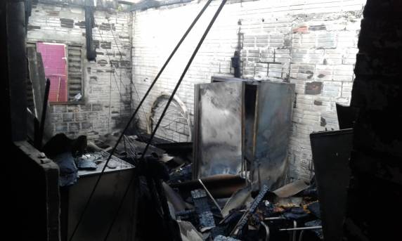 Incêndio destrói casa e família perde tudo em Horizontina - foto 3
